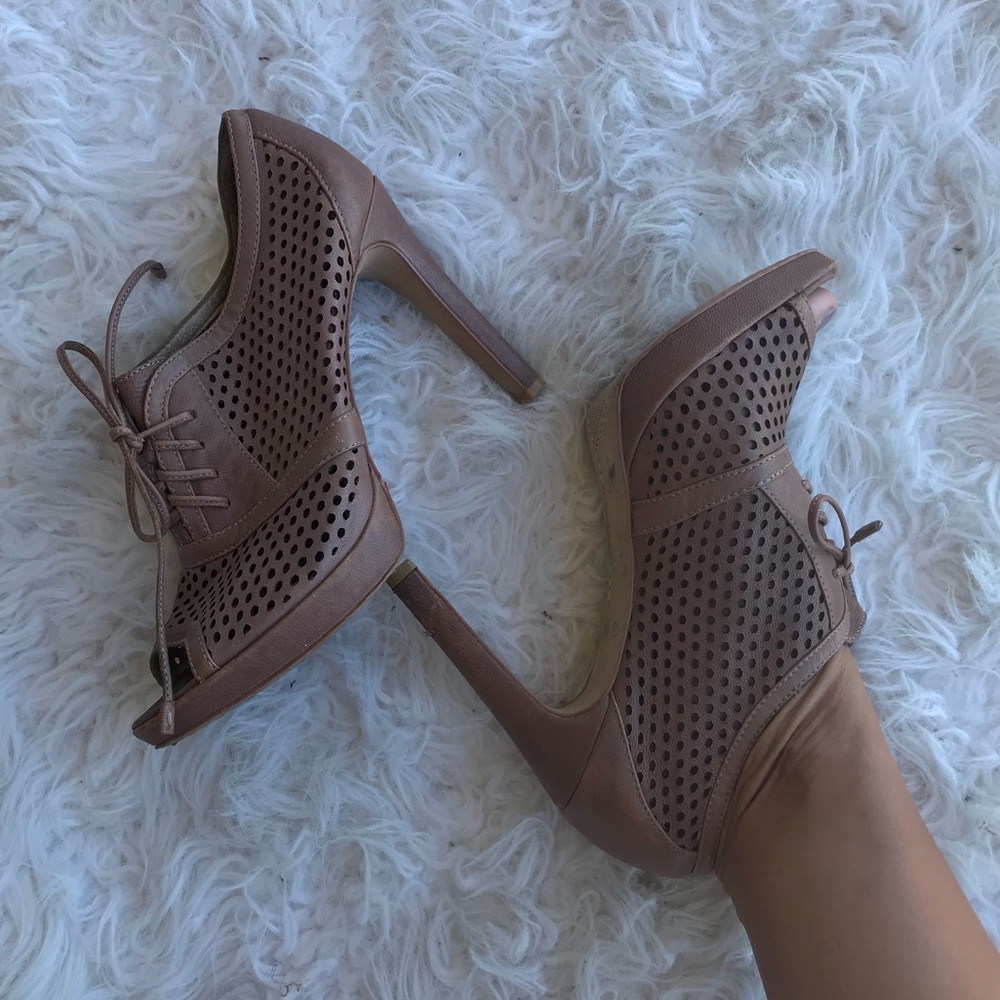 Vince Camuto Pumps